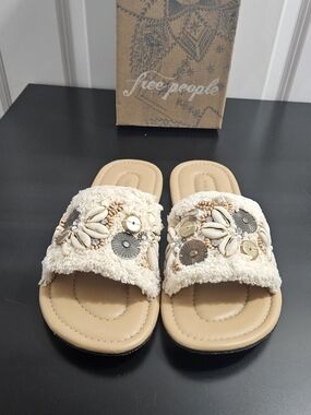 NIB Women's Free People Shipwrecked Surf Shell Sandals Size 8